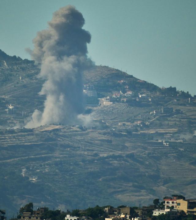 Rauch über einem Hügel im Südlibanon, der von einem israelischen Angriff getroffen wurde.
