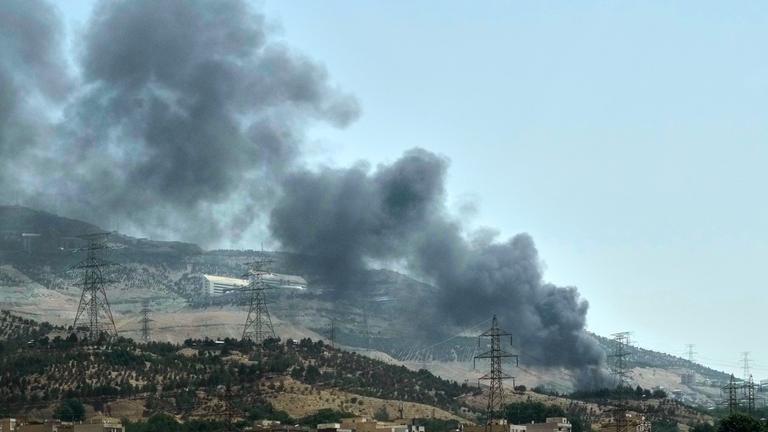 Teheran: Rauch steigt aus einem Öllager in der iranischen Hauptstadt auf, nachdem es von einem israelischen Angriff getroffen worden zu sein scheint. 