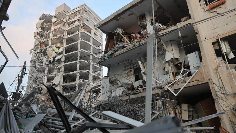 Beschädigte Gebäude nach einem iranischen Raketenangriff in der israelischen Stadt Bat Jam