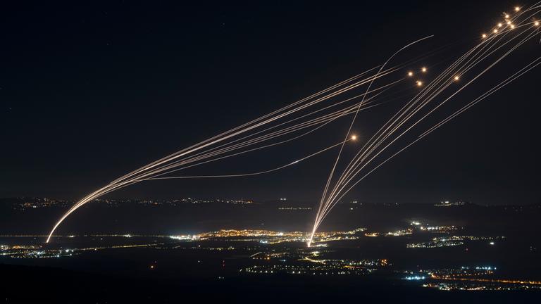 Israelisches Raketenabwehr feuert gegen Beschuss aus dem Libanon