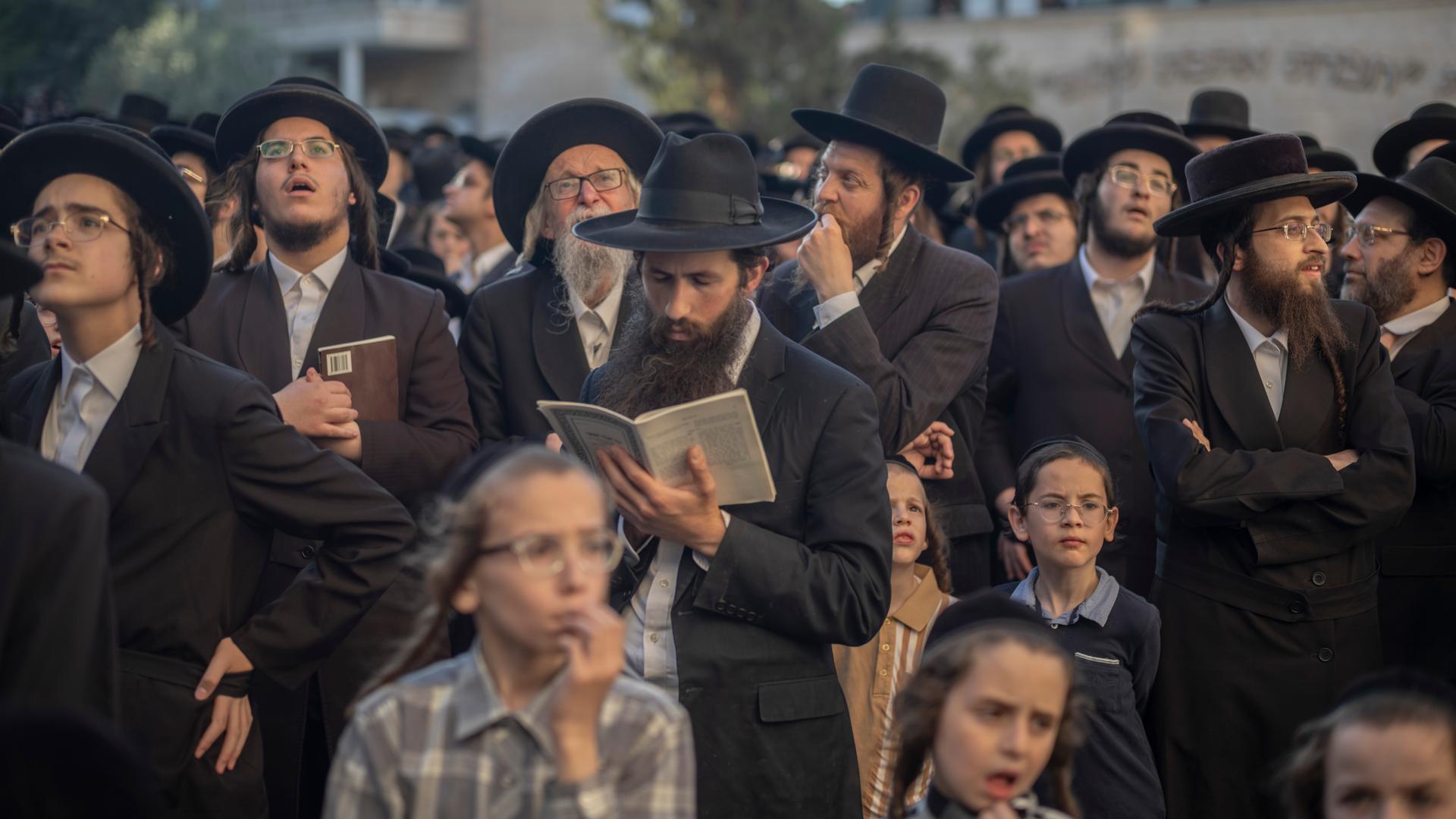  Israelische ultraorthodoxe Juden nehmen an einem Protest gegen die IDF-Einberufung teil.