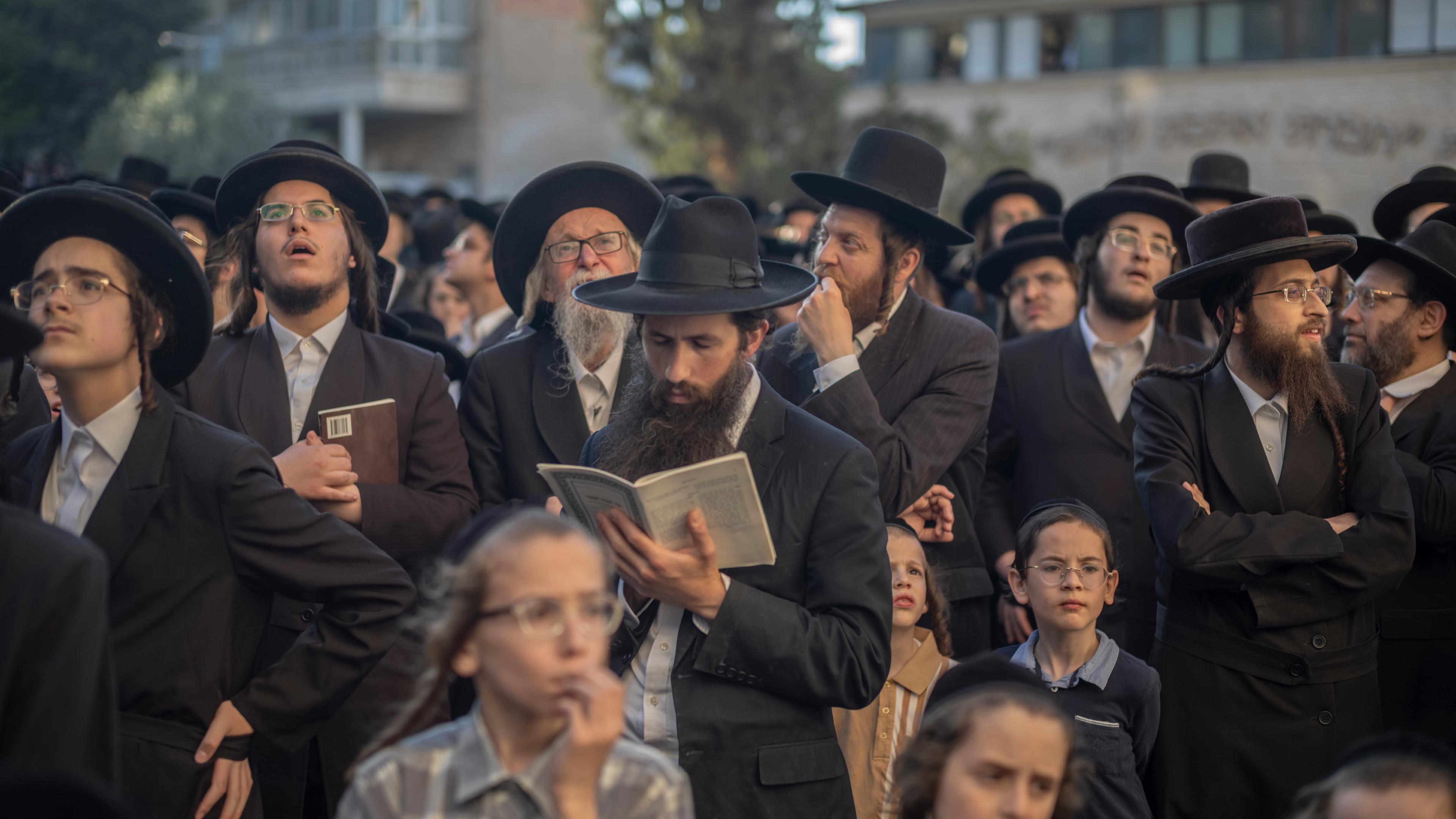  Israelische ultraorthodoxe Juden nehmen an einem Protest gegen die IDF-Einberufung teil.