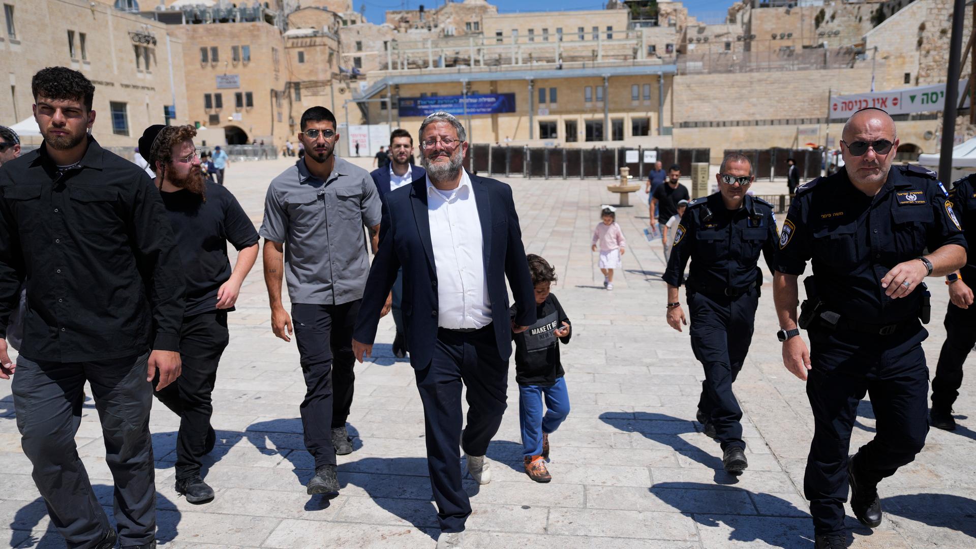 Israels Sicherheitsminister Itamar Ben-Gvir und seine Security