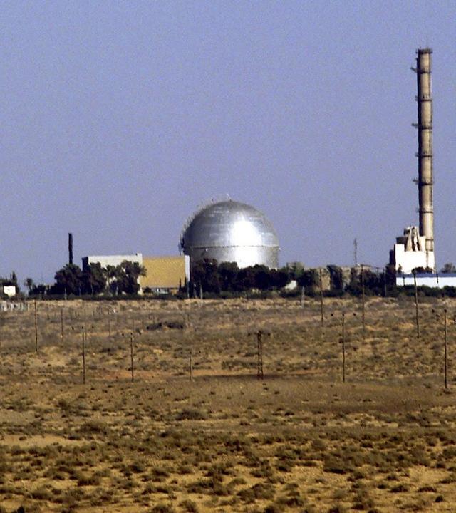 Ein Archivfoto aus dem Jahr 2000 zeigt die israelische Atomanlage außerhalb der Wüstenstadt Dimona im Süden des Landes.