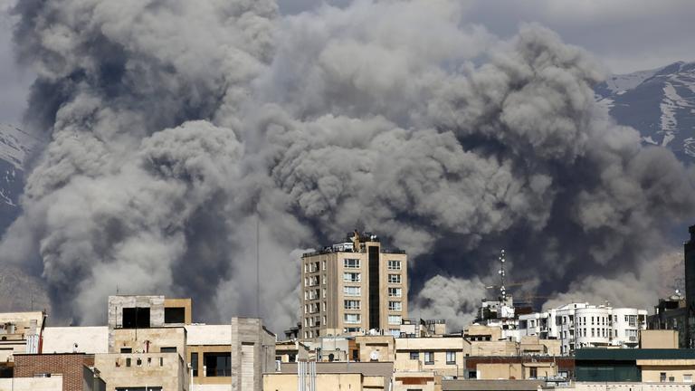 Rauchwolken über der iranischen Hauptstadt Teheran. 