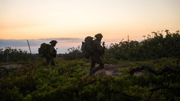 Israelische Soldaten, die inmitten des anhaltenden Konflikts zwischen Israel und der Hamas im Gazastreifen vor Ort operieren am 15.08.2024.