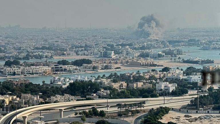 Rauch steigt nach einer Explosion infolge eines israelischen Angriffs am Dienstag, dem 9. September 2025, in Doha, Katar, auf.