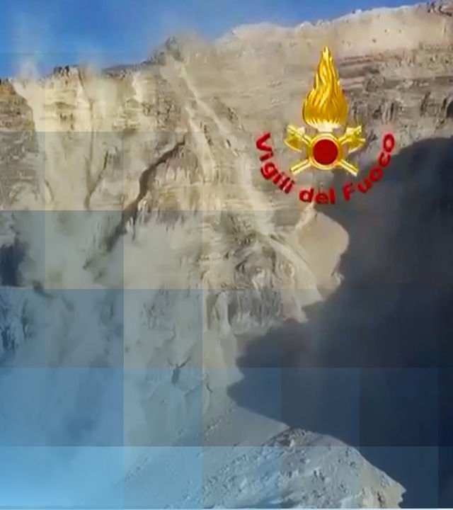 Felssturz in den Dolomiten, der viel Rauch aufgewirbelt hat