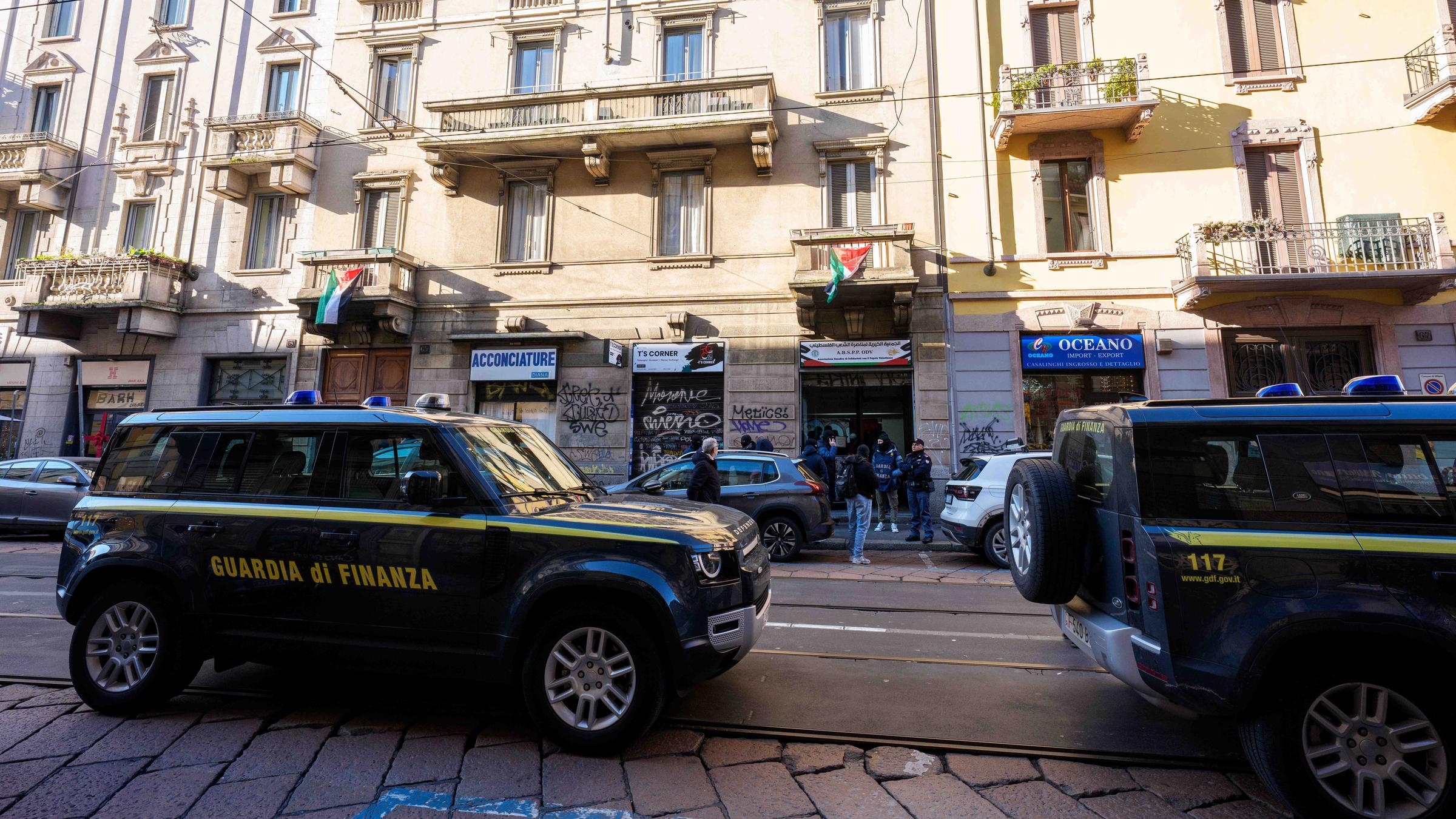 Durchsuchungen im Hauptsitz der pro-palästinensischen Vereinigung Cupola d'Oro in Mailand.
