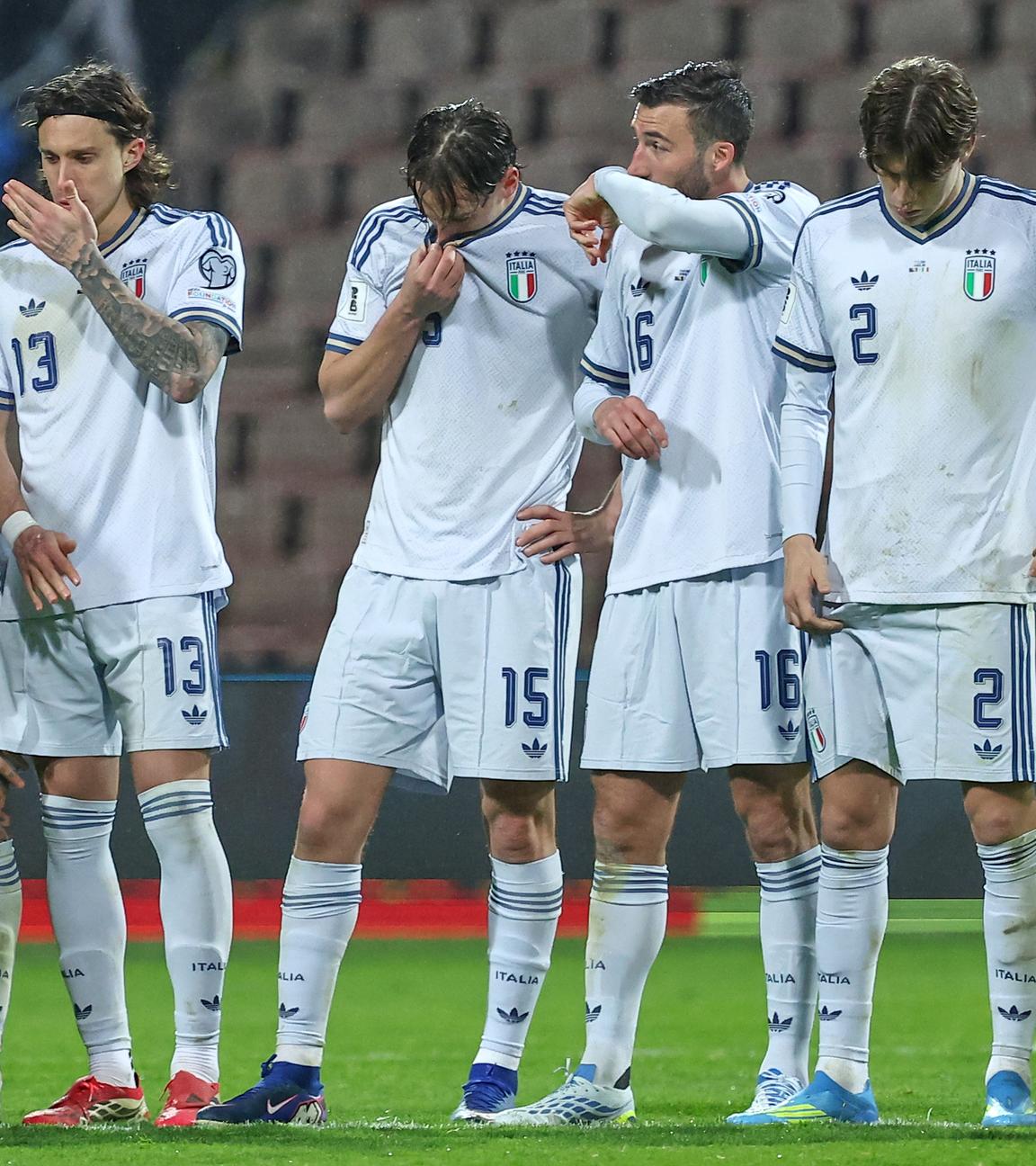 Enttäuschte italienische Nationalspieler beim WM-Quali-Spiel in Bosnien