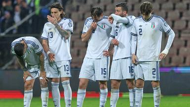 Enttäuschte italienische Nationalspieler beim WM-Quali-Spiel in Bosnien