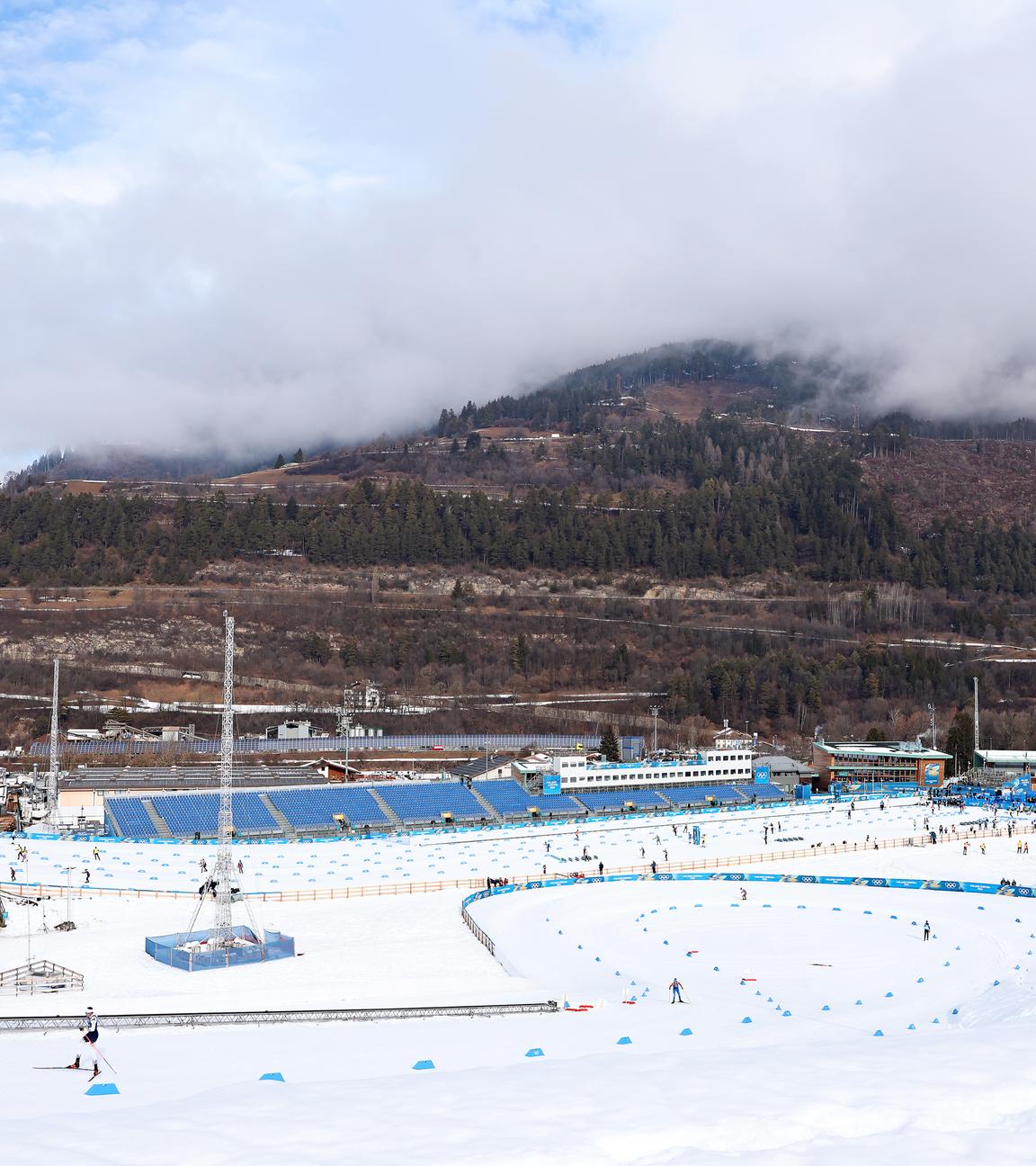 06.02.2026, Italien, Tesero: Olympia, Olympische Winterspiele Mailand Cortina 2026, Ski nordisch, Blick auf das Langlaufzentrum in Val di Fiemme.