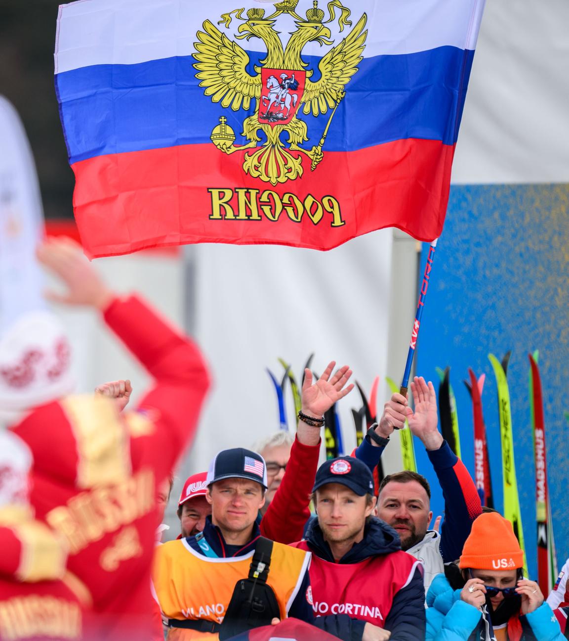 Die russische Flagge während der Siegerehrung von Ivan Golubkov am 11.03.2026 in Tesero. 