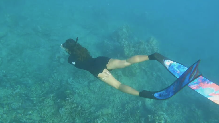 Izel Duda beim Tauchen