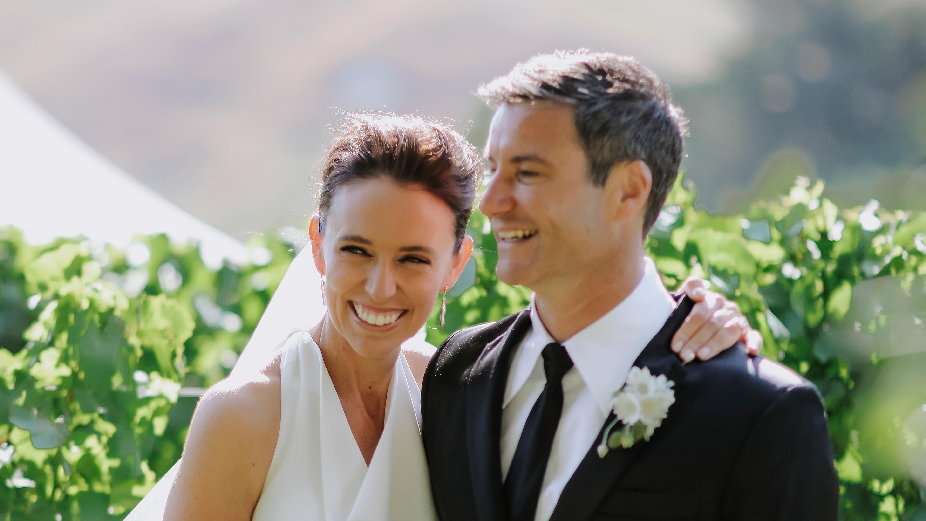 Das Hochzeitsfoto von Jacinda Ardern und Clarke Gayford