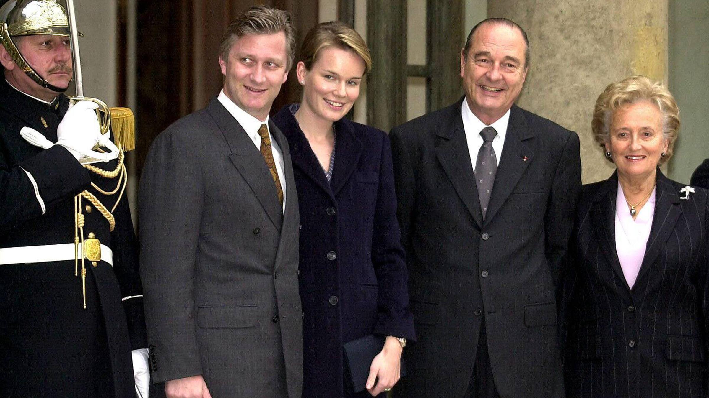 Archiv: Jacques Chirac und Prinz Philipp II. sowie Prinzessin Mathilde III. von Belgien am 26.03.2001 in Paris