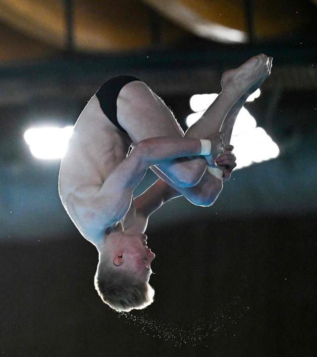 Jaden Eikermann während eines Sprungs von der 10m Plattform im Rahmen des Turmspringens ders Schwimm-Europameisterschaften 2026