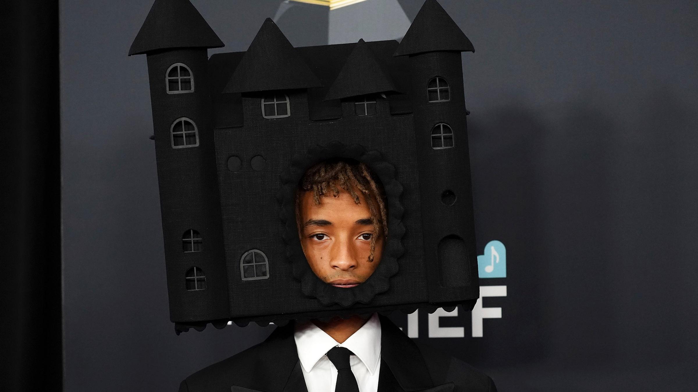 Jaden Smith mit auffallender Kopfbedeckung