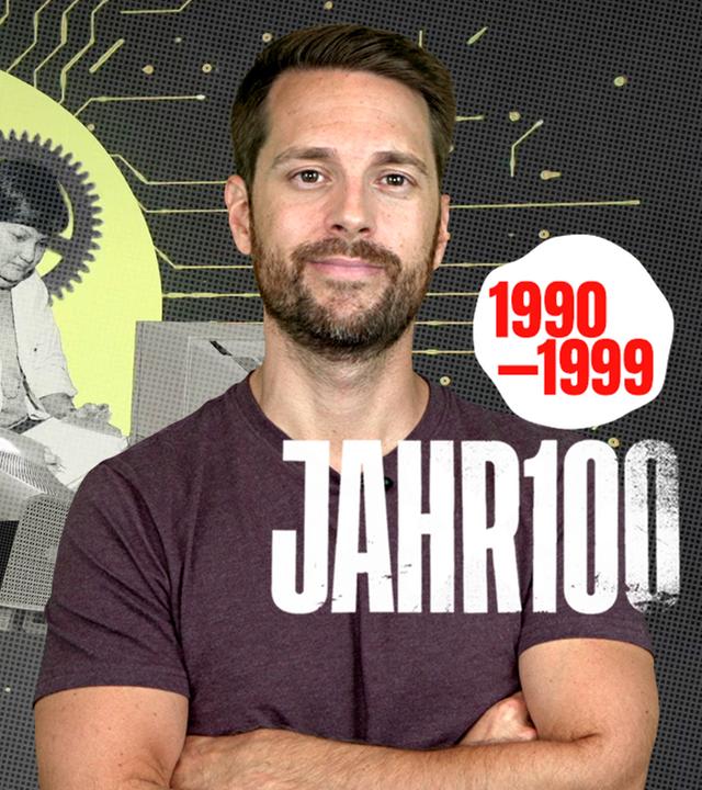 Mirko Drotschmann neben Wissenschafltern am PC, im Hintergrund Linien einer Leiterplatine