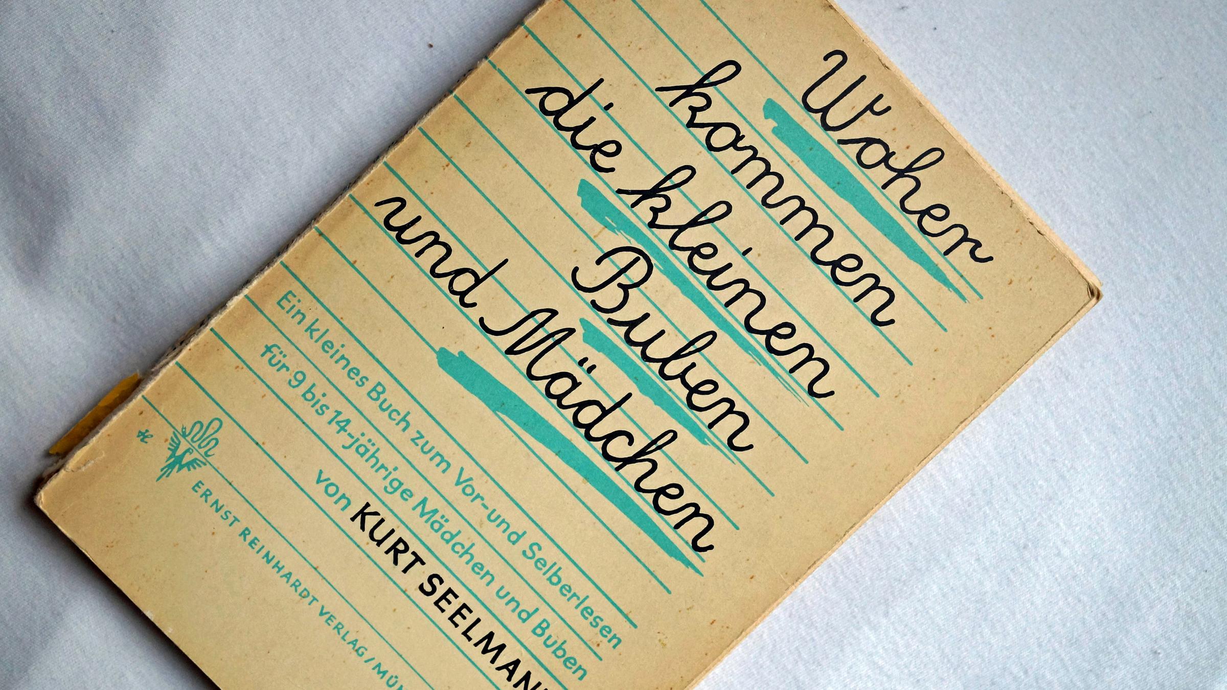 Das Aufklärungsbuch "Woher kommen die kleinen Buben und Mädchen" von Kurt Seelmann, erschienen ca. 1961 (Abgebildet ist die 13. Auflage von 1966)