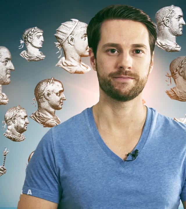 Mit Mirko Drotschmann im Vordergrund mit den Köpfen verschiedener römischer Kaiser im Hintergrund