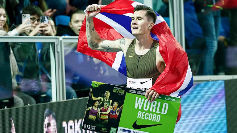 Jakob Ingebrigtsen feiert seine Weltrekorde