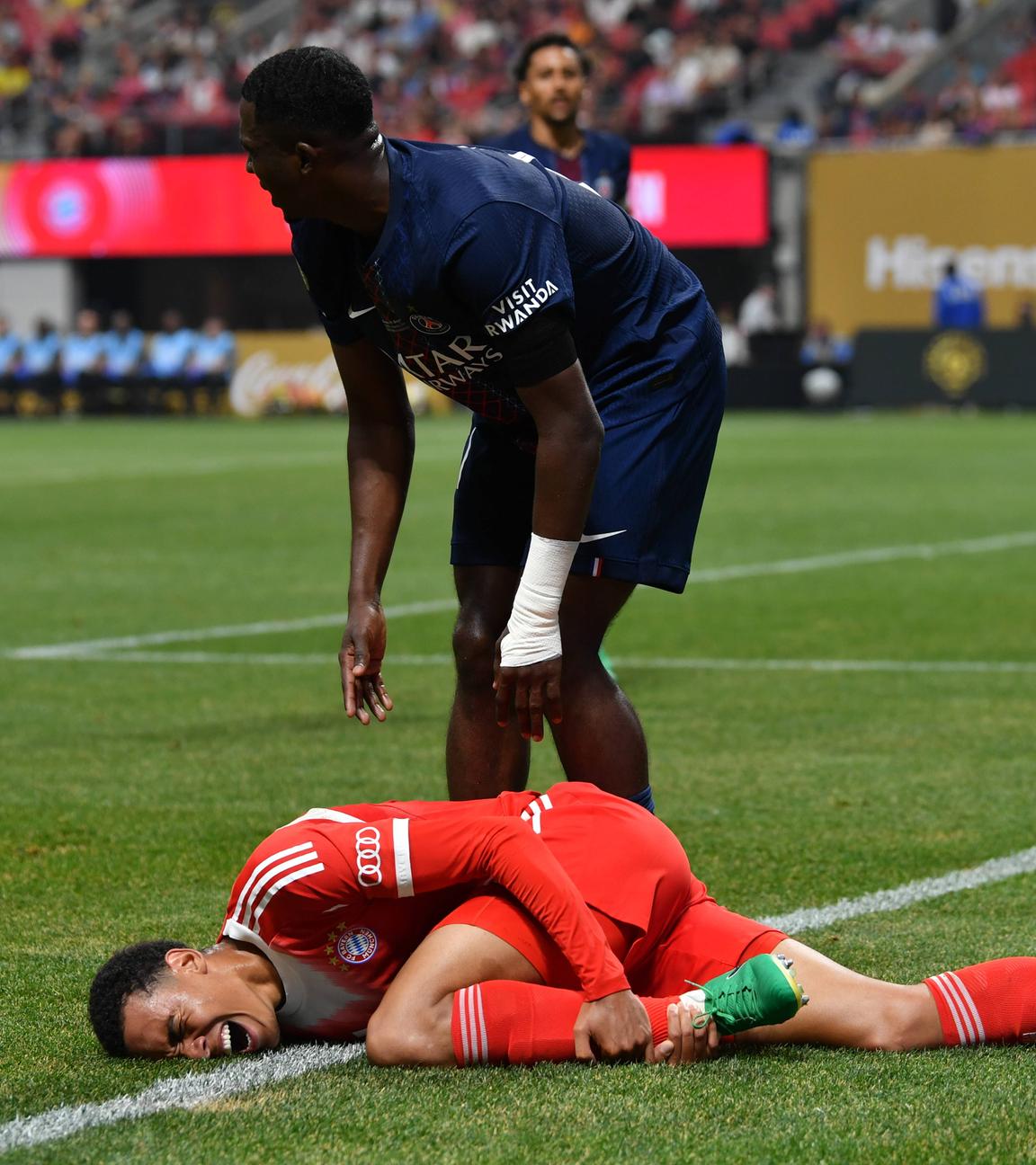 Bayerns Jamal Musiala bricht sich im Klub-WM-Spiel gegen Paris Saint-Germain das Wadenbein.