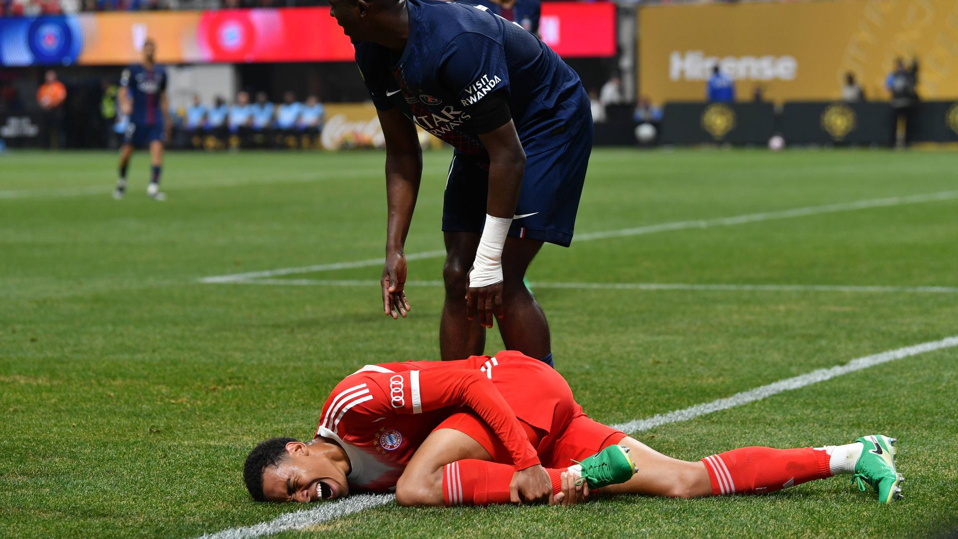 Bayerns Jamal Musiala bricht sich im Klub-WM-Spiel gegen Paris Saint-Germain das Wadenbein.