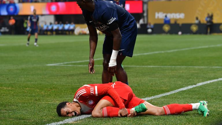 Bayerns Jamal Musiala bricht sich im Klub-WM-Spiel gegen Paris Saint-Germain das Wadenbein.