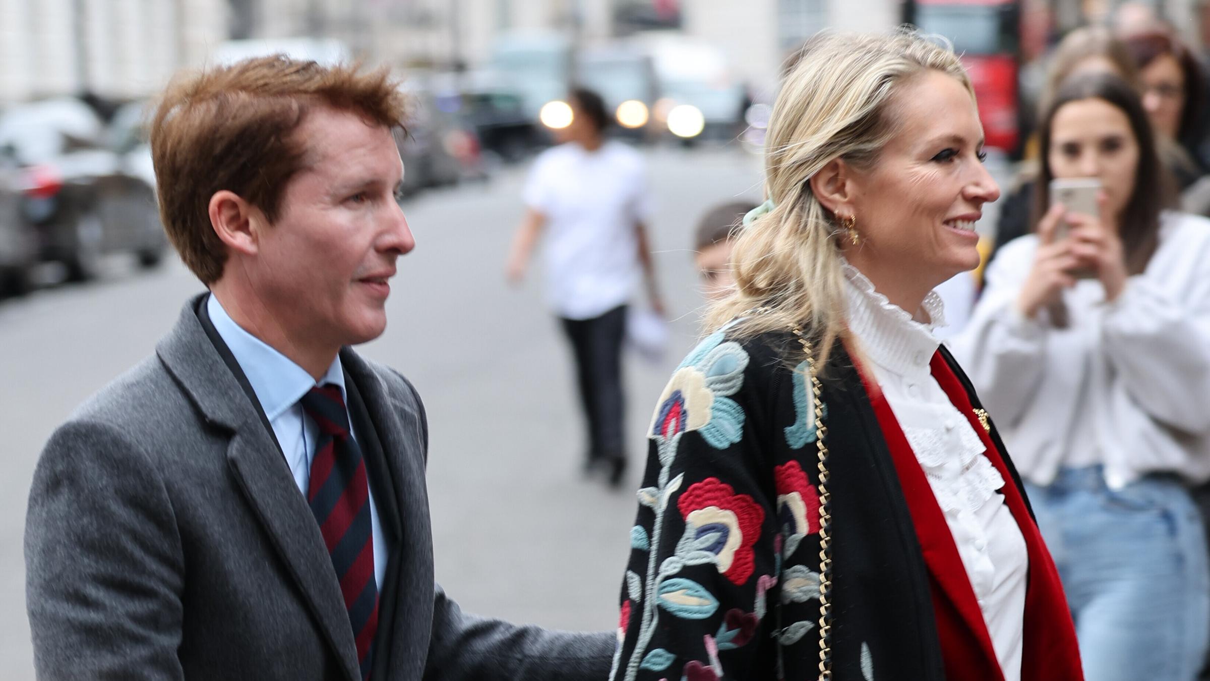 James Blunt kommt am 12.12.2025 zur Taufe von Athena, der Tochter von Beatrice, in London.