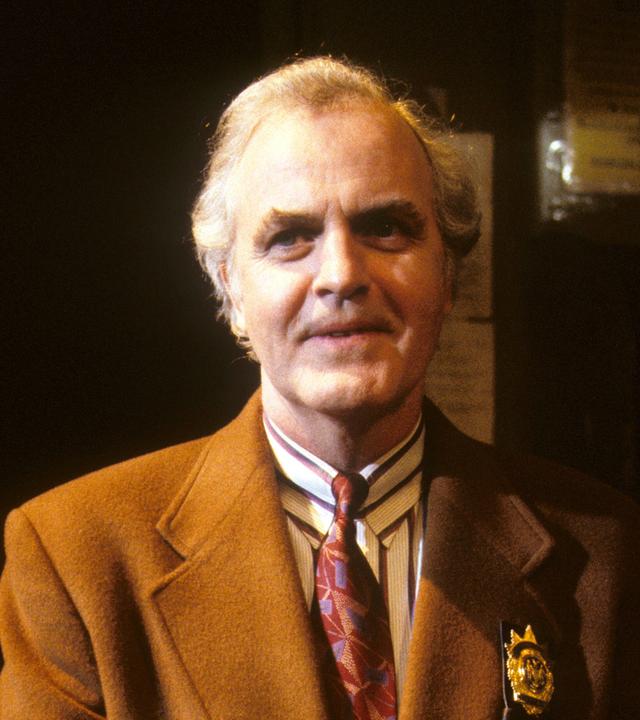 James Handy in einer Szene aus der Fernsehserie „NYPD Blue“ aus dem Jahr 1995.