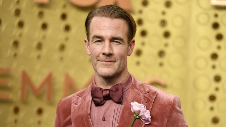 Um seine Krebsbehandlung bezahlen zu können, verkauft Schauspieler James van der Beek seine Andenken. Das Auktionshaus "Popstore" unterstützt ihn, ohne am Erlös beteiligt zu sein. (19.11.2025)