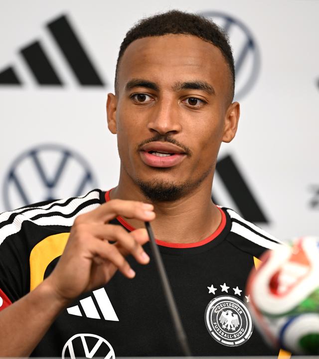 Jamie Leweling nimmt an der Pressekonferenz vor dem letzten WM-Gruppenspiel der deutschen Nationalmannschaft gegen Ecuador teil.