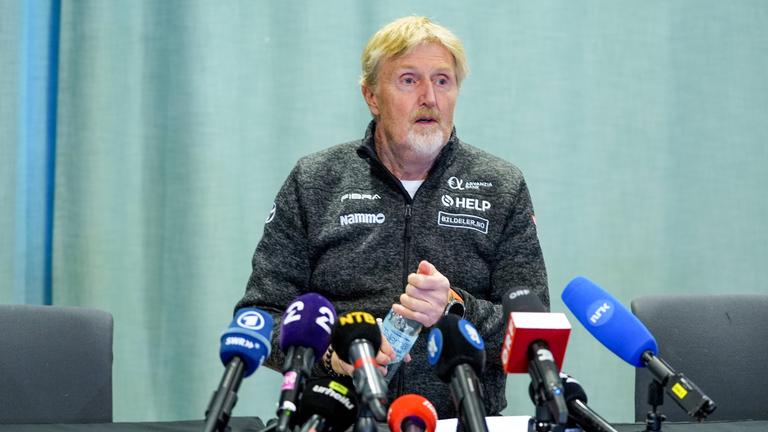 Norwegens Sportdirektor Jan Erik Aalbu bei einer Pressekonferenz am 09.03.2025.