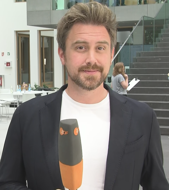 ZDF-Korrespondent Jan Henrich bei der Sommer-Pressekonferenz. 