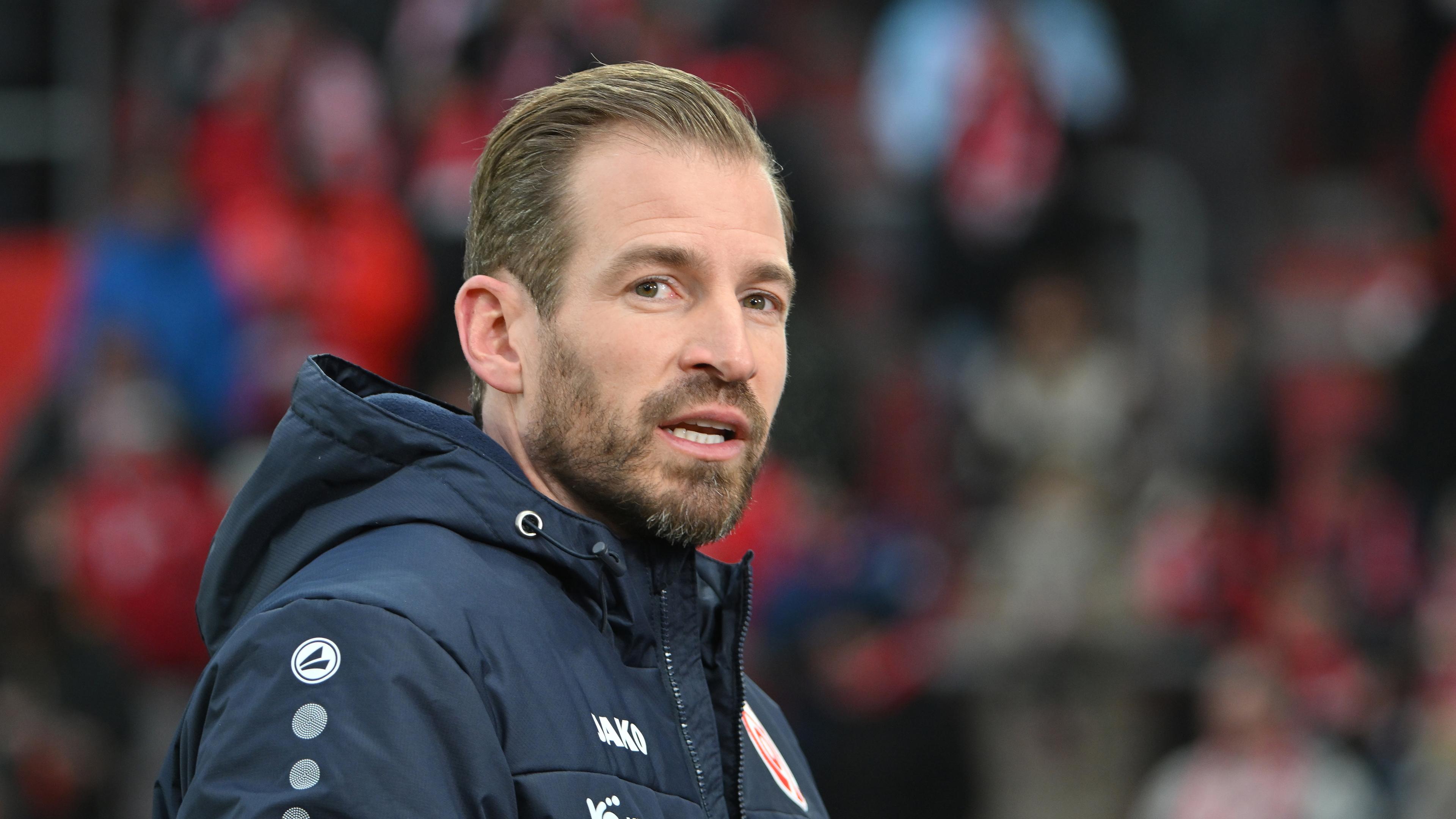 Rheinland-Pfalz, Mainz: Fußball: Bundesliga, FSV Mainz 05 - VfL Wolfsburg, 17. Spieltag, Mewa Arena. Der Mainzer Trainer Jan Siewert.