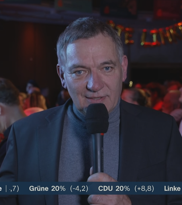 Jan van Aken von der Linken mit einer Reaktion zur Bürgerschaftswahl in Hamburg.