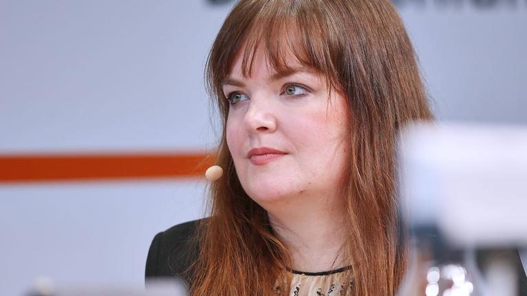 Die Autorin Jane S. Wonda ist zu sehen.