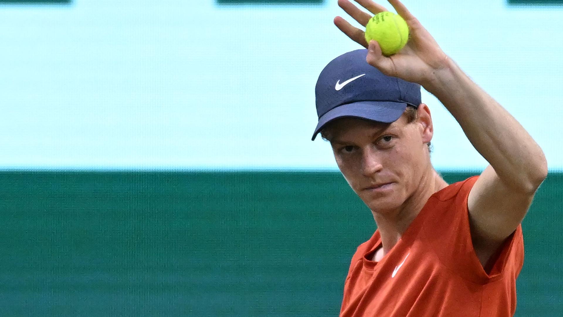 Der Italiener Jannik Sinner feiert einen Punktgewinn.