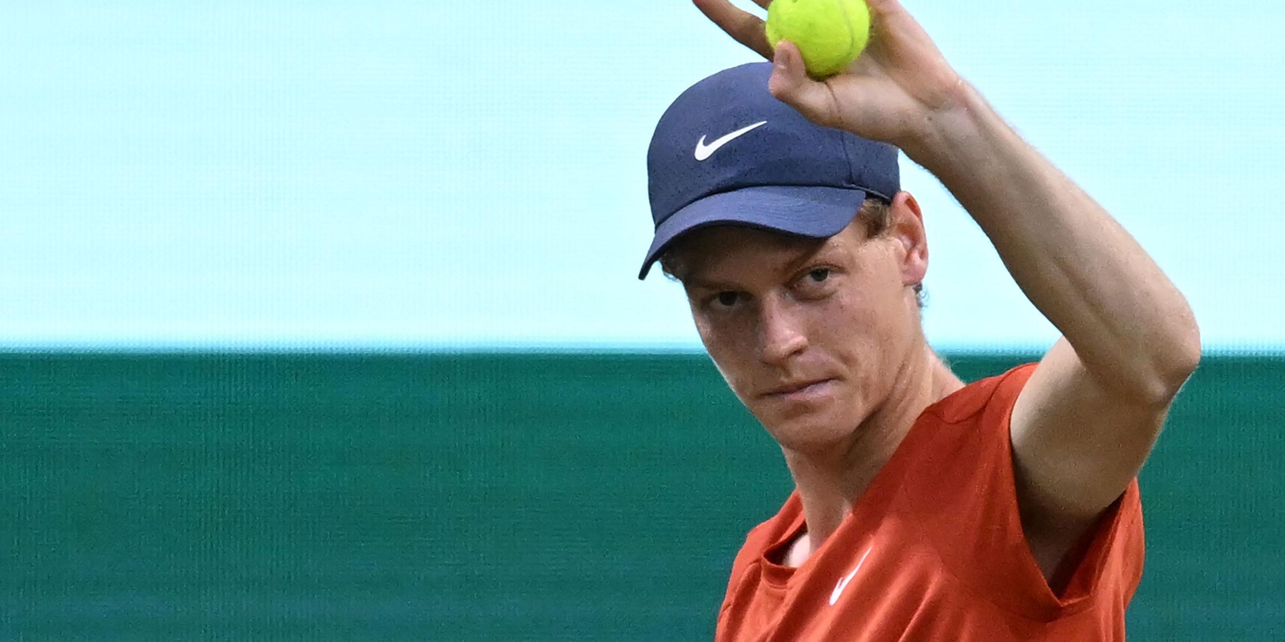 Der Italiener Jannik Sinner feiert einen Punktgewinn.