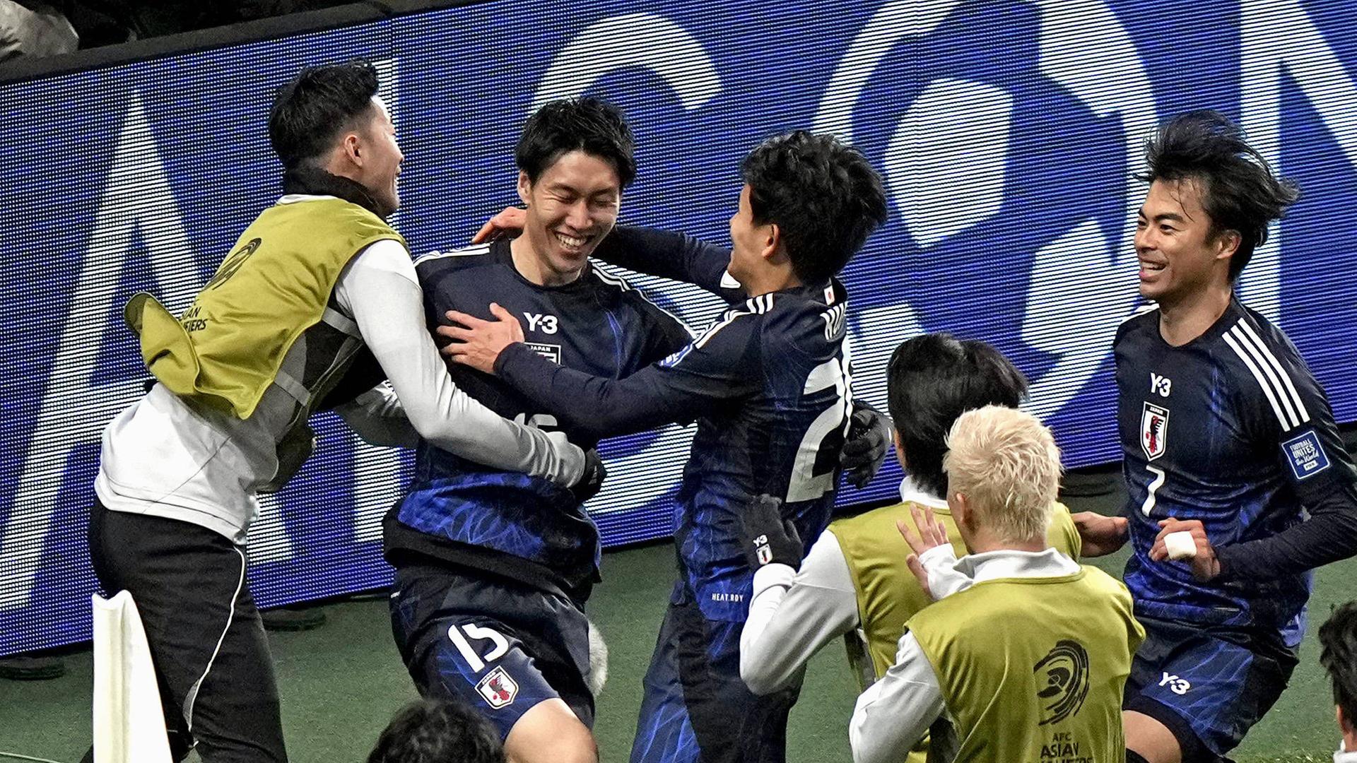 Jubelnde japanische Nationalspieler