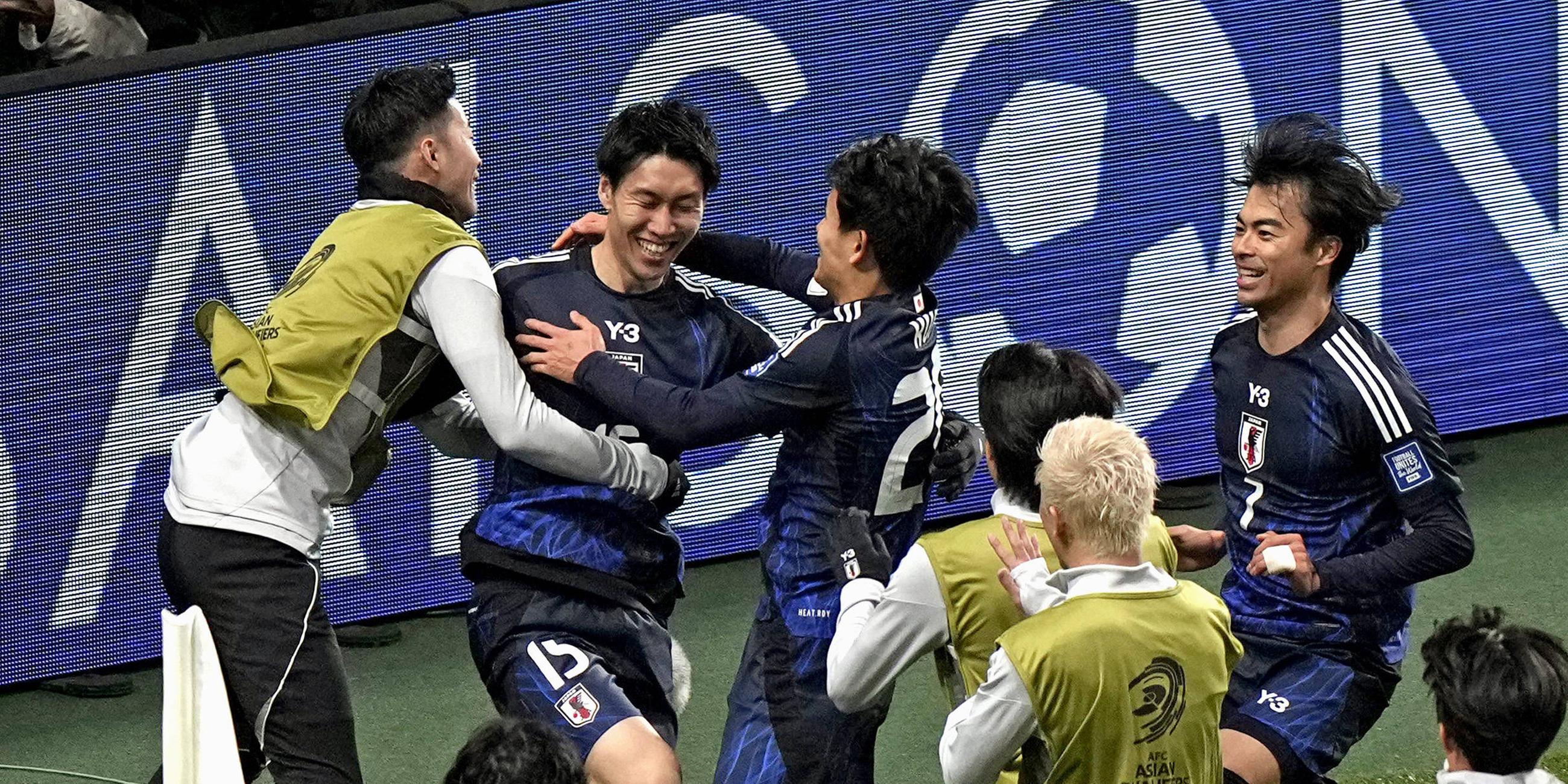 Jubelnde japanische Nationalspieler
