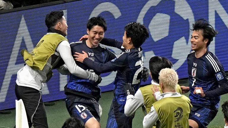 Jubelnde japanische Nationalspieler