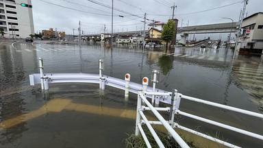 Eine überschwemmte Straße in Japan