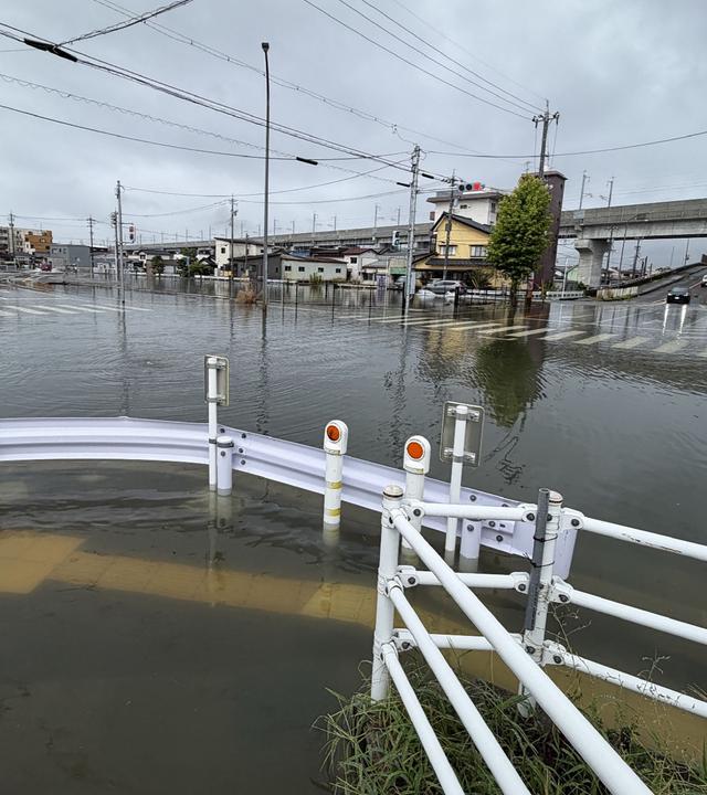 Eine überschwemmte Straße in Japan