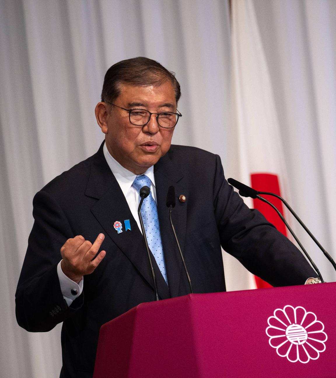 Der japanische Premier Minister hält eine Rede nach der Wahlniederlage