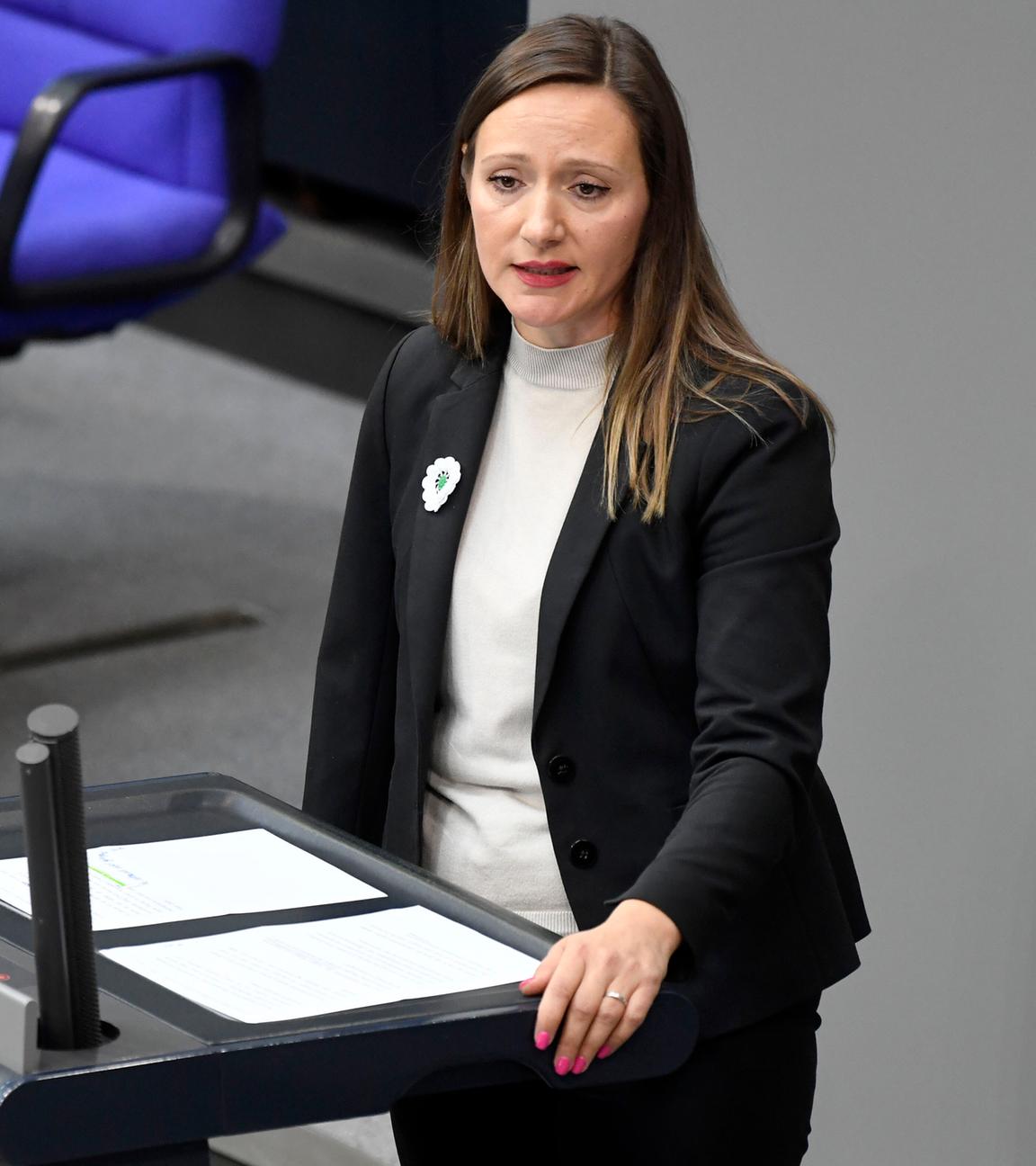 Jasmina Hostert in der 19. Sitzung des 21. Deutschen Bundestages