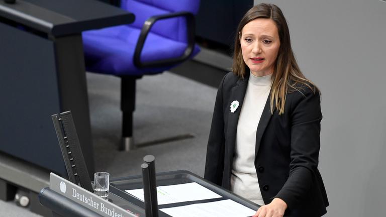 Jasmina Hostert in der 19. Sitzung des 21. Deutschen Bundestages