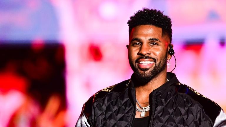 Jason Derulo misst sich mit Raubtier in Dubai