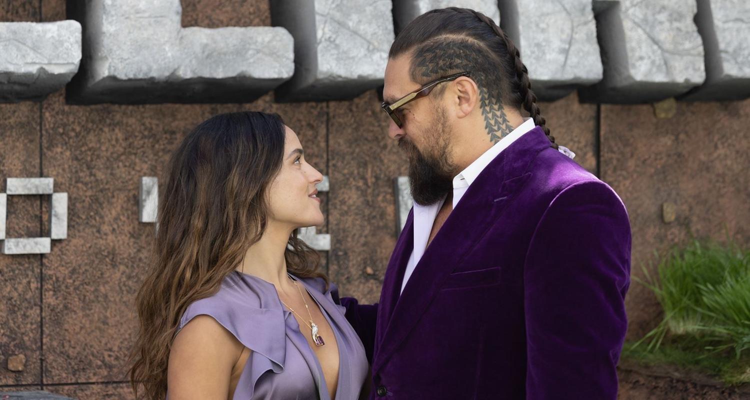 Jason Momoa mit Freundin Adria Arjona bei Premiere in London